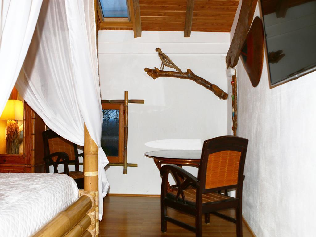 Au "Bon Endroit" Hotel Genebrieres Phòng bức ảnh